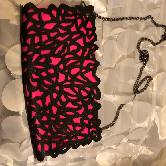 Unique WOC - Picture 3 of 6